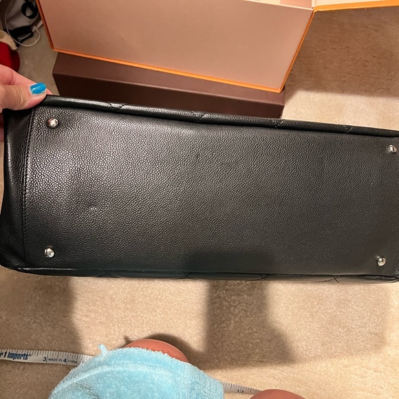 Authentic Chanel XL bag. Excellent condition. - Picture 3 of 4